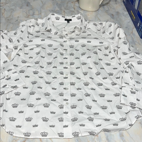 NWT Talbots Gray and White Crown Print Blouse - Picture 3 of 7